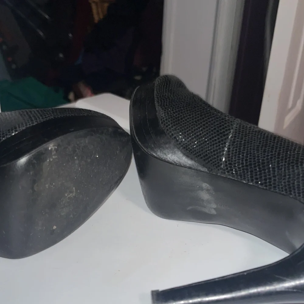 Calvin Klein black Kendall heels - Picture 4 of 5
